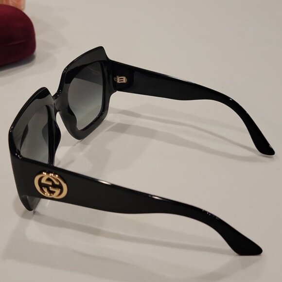 Authentic Gucci sunglasses with case - Picture 3 of 12